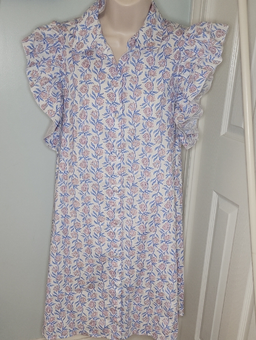 Crown & Ivy Ruffle Sleeve Poplin White Floral Dress NWOT Size Small